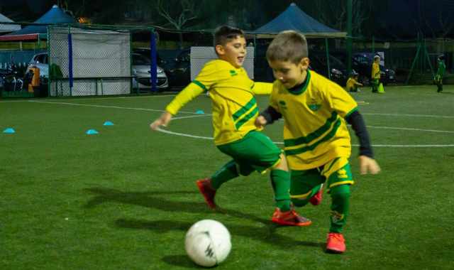 Sogni, provini, allenamenti e divertimento: alla scoperta del mondo delle scuole calcio